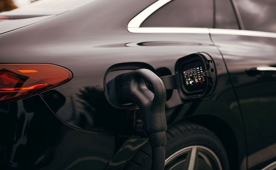 Ādažu dome atbalsta astoņu elektroauto uzlādes vietu izveidi novadā