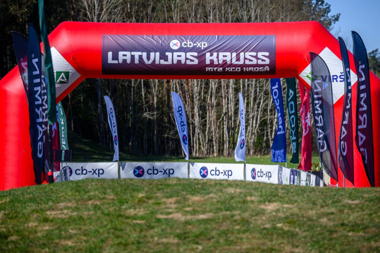Foto: Carnikavā startējusi MTB olimpiskā krosa jaunā sezona