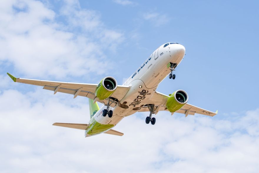 "AirBaltic" gaidāmas atlaišanas? Arodbiedrība pieprasa garantijas darbiniekiem