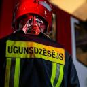 Attēls rakstam: "Aizveriet logus!" – Rumbulā operatīvie dienesti cīnās ar sadūmojumu
