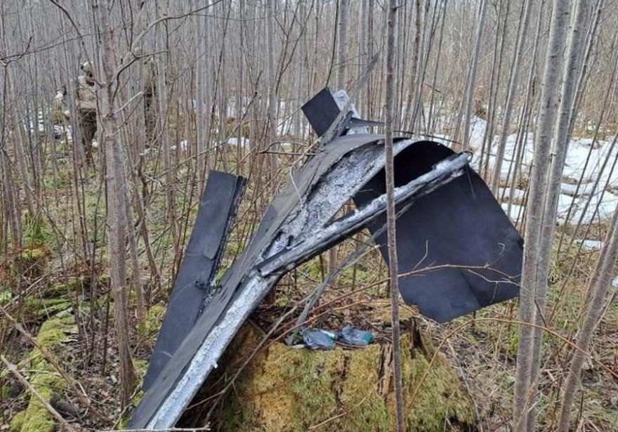 Alūksnes novadā atrod, iespējams, pirms nedēļas nokritušu dronu