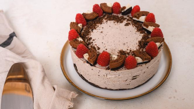 Attēls rakstam: Annas Pannas siera kūka ar cepumu "kraukšķi" – gards akcents 4. maija svinībām