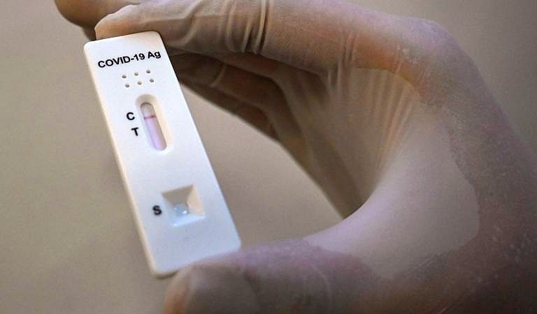 Ap 40% jauno Covid-19 gadījumu konstatēti bērnu un jauniešu vidū