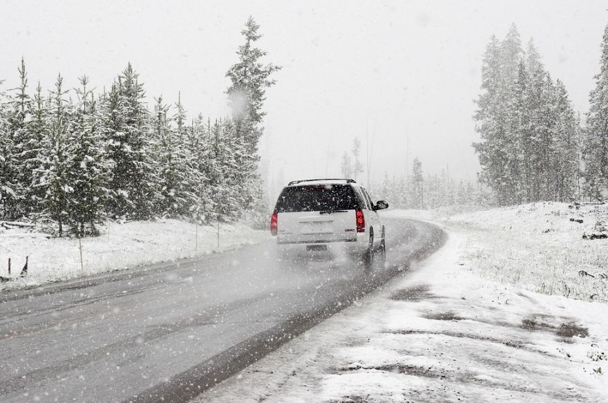 Aptauja: 64% autovadītāju nejūtas pārliecināti par savām prasmēm vadīt auto ziemā