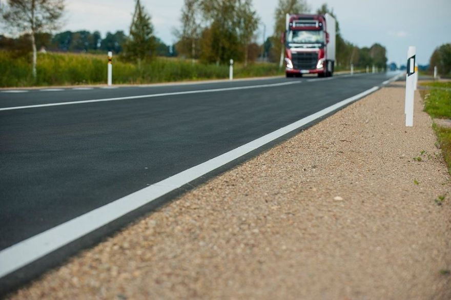 Aptauja: 81% respondentu autoceļu uzturēšanas kvalitāti vasarā vērtē kā apmierinošu