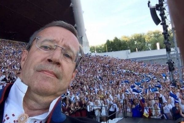 Aptauja Ādažos: Vai taisāt "selfijus", un kādēļ, jūsuprāt, to dara citi?