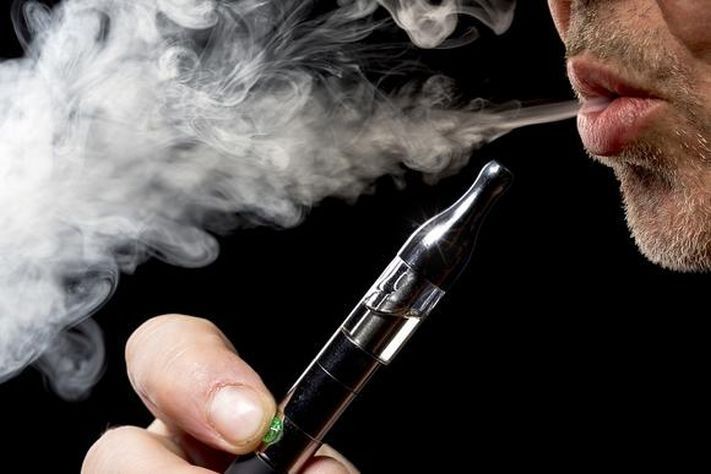Aptauja: Atsevišķu tabakas un nikotīna izstrādātāju un aromatizētāju aizliegums nemazinās to patēriņu Latvijā