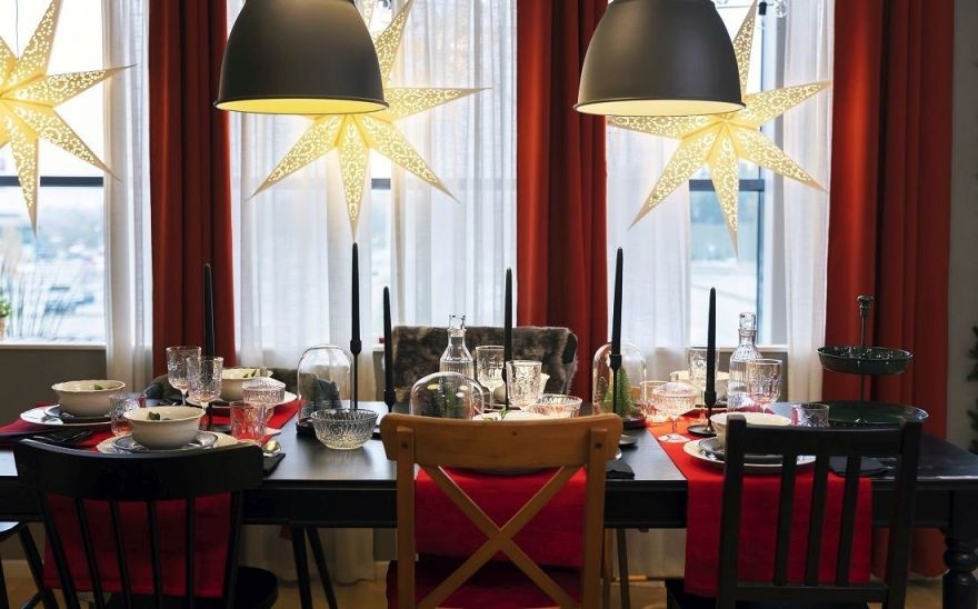 Aptauja: gandrīz 60% Latvijas iedzīvotāju gada nogales svētkus pavadīs mājās