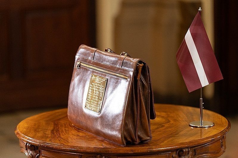 Aptauja. Kā jūs vērtējat nākamā gada budžeta ieceres un valsts parādu?