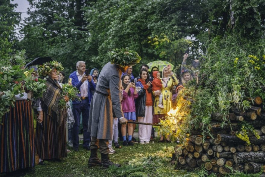 Aptauja. Kā un kur jūs līgosiet? Kādas ir jūsu tradīcijas Jāņos?