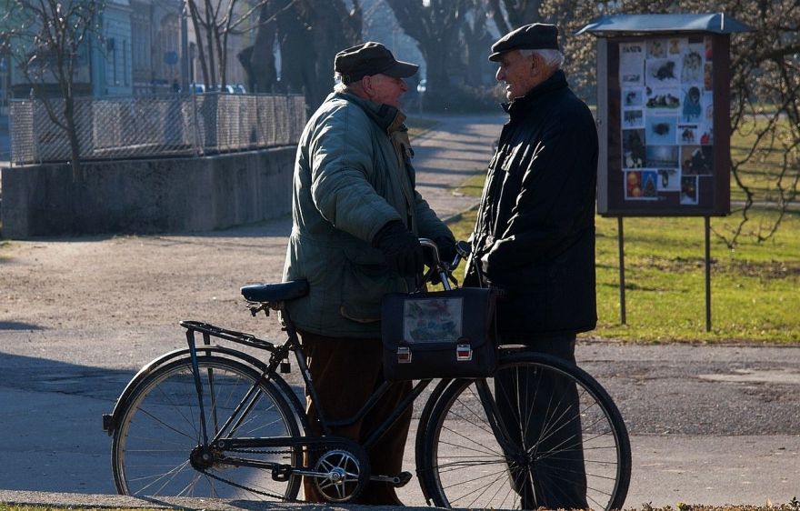 Aptauja Ogrē. Vai Latvijā vienmēr un visur būtu jārunā latviski?