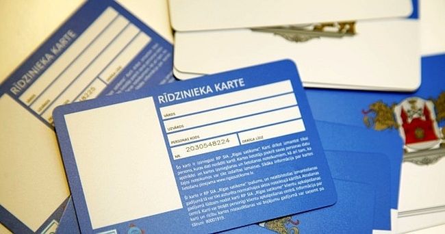 Aptauja Rīgā, Pļavniekos: Vai jums ir "Rīdzinieka karte", un vai to izmantojat ikdienā?