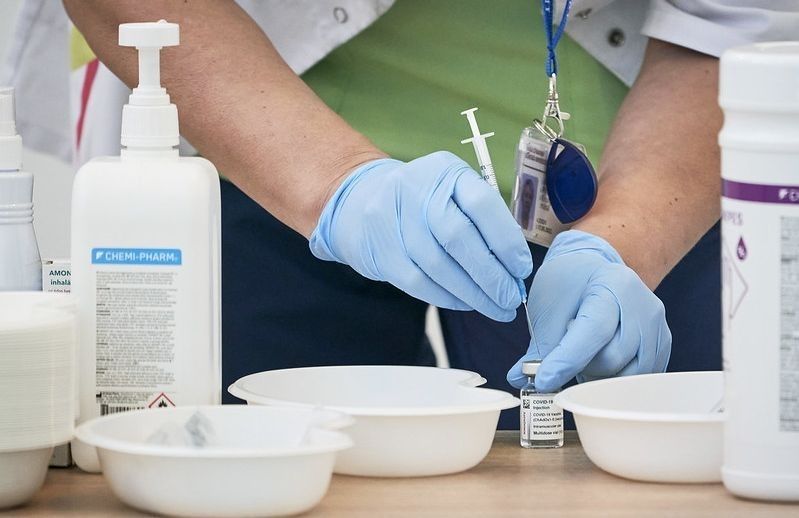 Aptauja: Rudenī pret Covid-19 vakcinēties plāno 36% iedzīvotāju, bet to neplāno darīt 49%