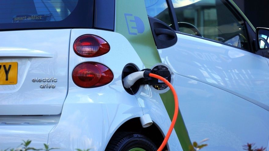 Aptauja Saulkrastos. Kā vērtējat elektroautomobiļus?