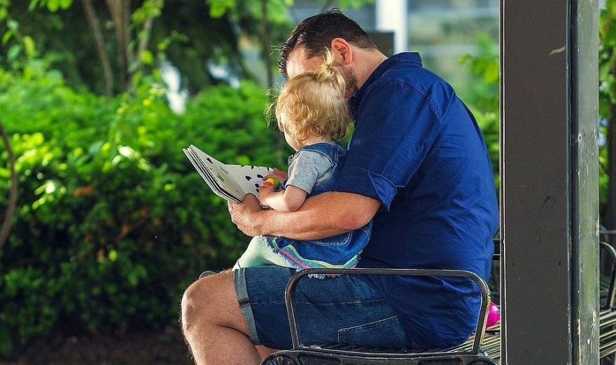 Aptauja: Tēvi par stipriem tētiem uzskata tos, kuri prot sniegt un saņemt mīlestību