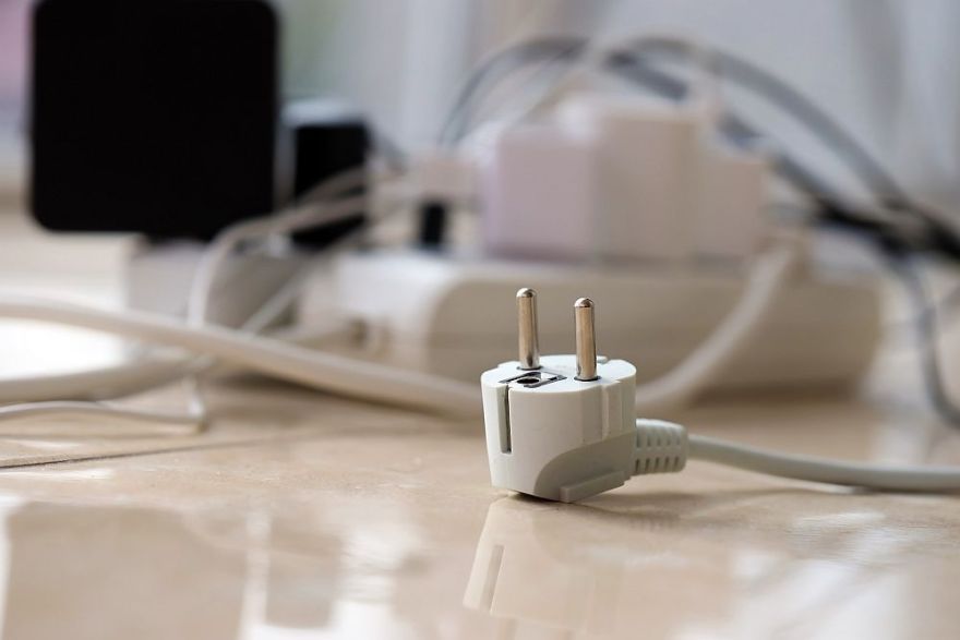 Aptauja. Vai un cik ilgi jūs spētu iztikt bez elektrības?