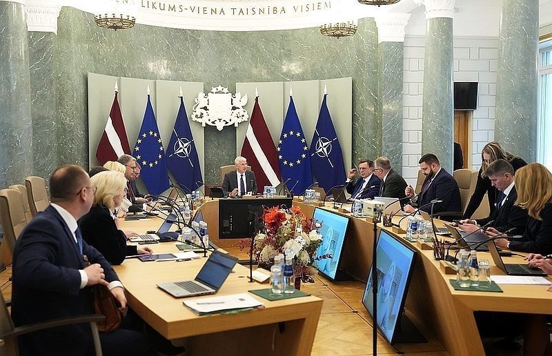 Aptauja: Vairums iedzīvotāju valdības komunikācijā sagaida viedokļu dažādību, nevis vienotu nostāju