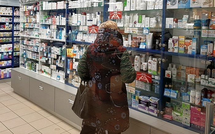 Aptieku biedrība: Jaunais zāļu uzcenojuma modelis apgrūtinās zāļu pieejamību Latvijas lauku reģionu iedzīvotājiem (papildināta)