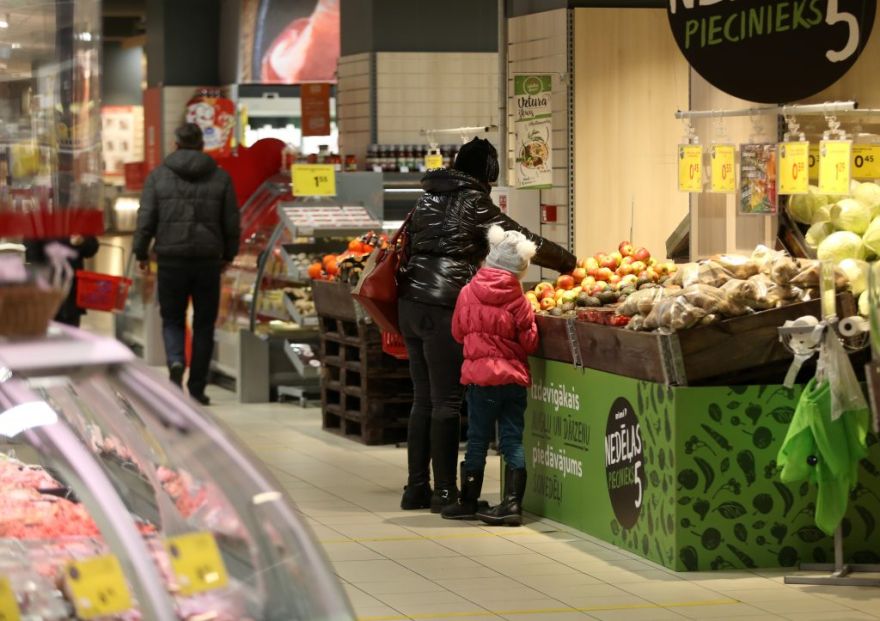 “Ar 50 eiro vienam veikala apmeklējumam pat nepietiek!” Pircēji šokējas par cenu kāpumu