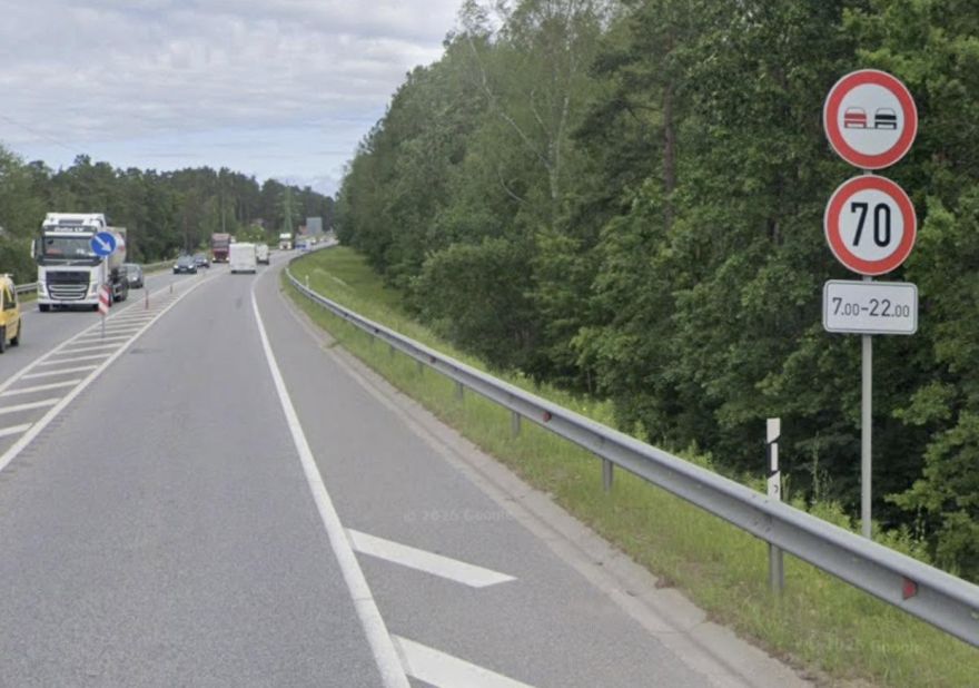 “Ar kādu ātrumu mēs tur īsti braucam?” Ādažu pusē autovadītāji strīdas par neprasmi "lasīt" ceļazīmes