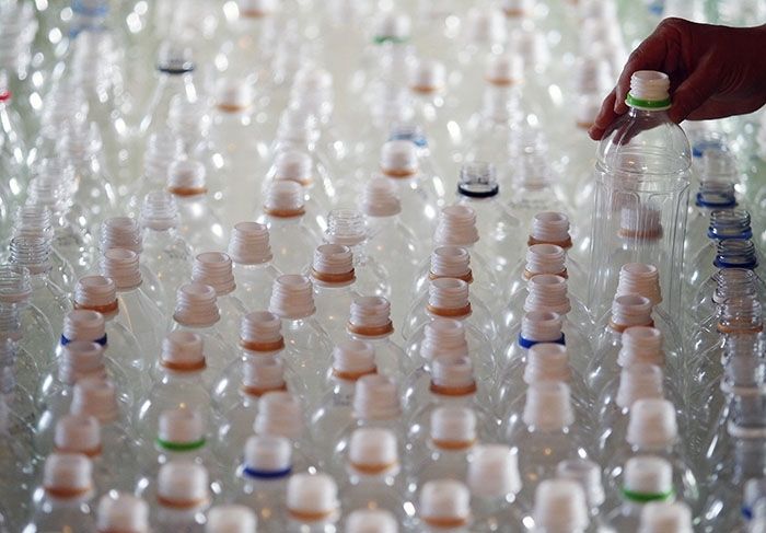 Ar plastmasas pudeļu un makulatūras vākšanu Siguldā nedēļas laikā izglābj vismaz 28 kokus