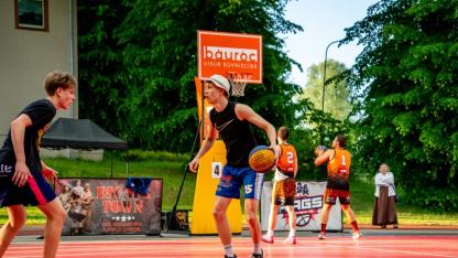 Attēls rakstam: Ar rekordlielu dalībnieku skaitu un pat "aklajiem randiņiem" programmā: Upesciemā aizvadīts vērienīgs basketbola turnīrs