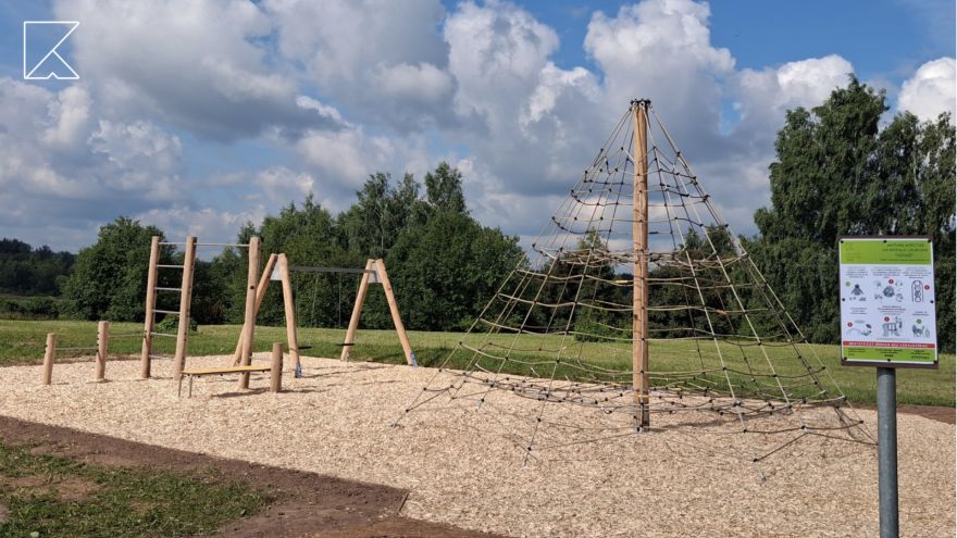 Ar skatu līdz pat Rīgas torņiem: kur Ķekavā atrodas jaunais rotaļu laukums?