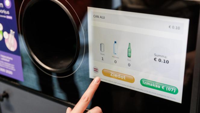 Attēls rakstam: "Ar taru pret karu" – pat trīs pudeles var palīdzēt Ukrainai