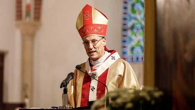 Attēls rakstam: Arhibīskaps Stankevičs Lieldienu dievkalpojumā norāda uz paškaitējuma pieaugumu bērnu un jauniešu vidū