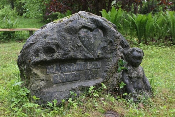 Atdzimst operdziedātājas Annas Ludiņas Mākslinieku dārzs Vangažos
