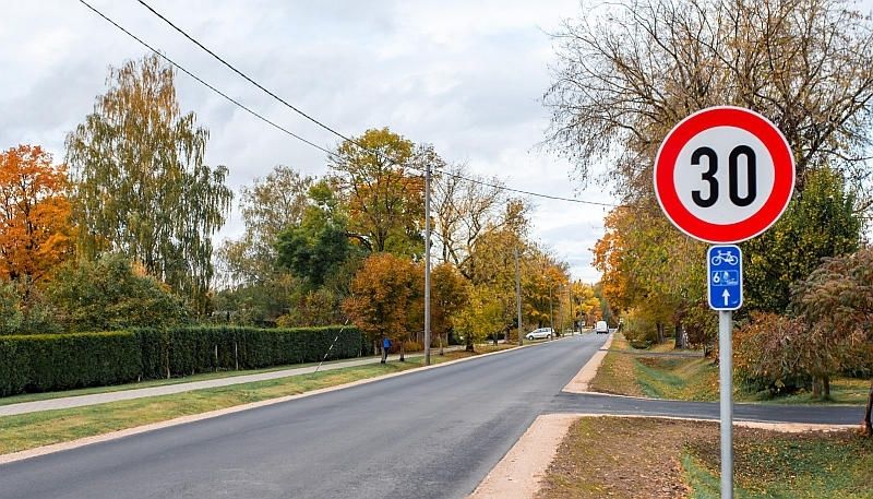 Atjaunota asfaltseguma virskārta Pulkveža Brieža, Rūdolfa Blaumaņa un Strēlnieku ielā Siguldā