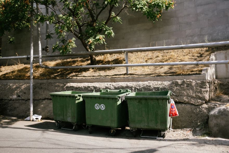 Atkritumu izvešana Jūrmalā kļūs krietni dārgāka: cik būs jāmaksā no jūlija?