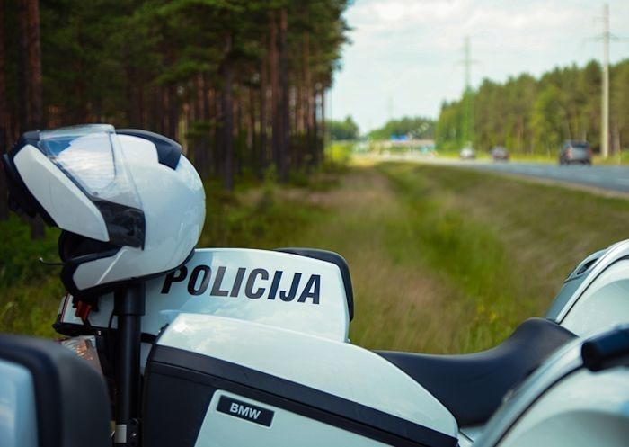 Autoavārijā Carnikavas novadā ievainoti septiņi cilvēki, Olainē cietis zīdainis