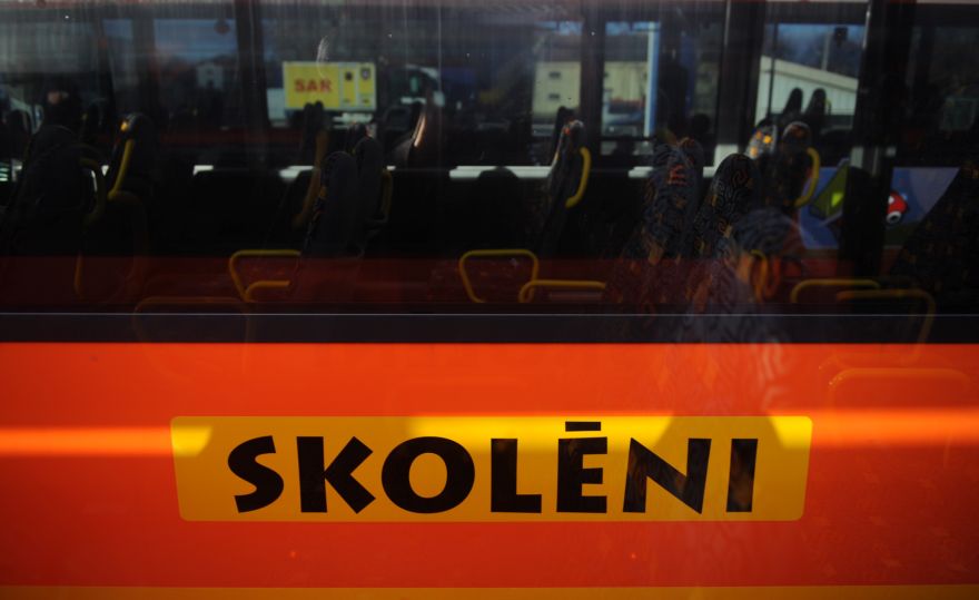 “Autobusa grafiku samainīja pēc divām nedēļām...” Olaines skolēnu mamma vēršas redakcijā ar jautājumiem