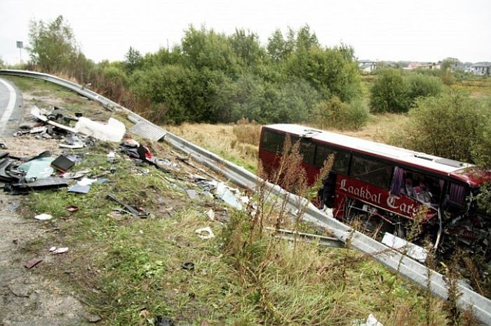 Autobusa un kravas automašīnas sadursmē 21 cietušais (papildināta)