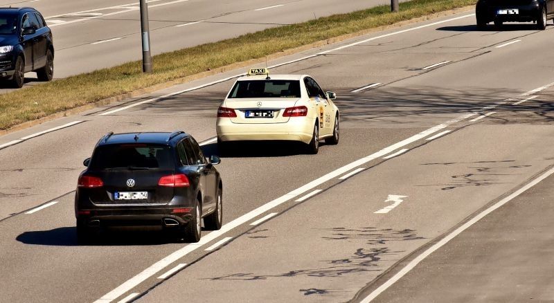 Autotransporta direkcija: Visticamāk, daļa pasažieru komercpārvadājumu ar vieglo transportlīdzekli tiek veikti nelegāli