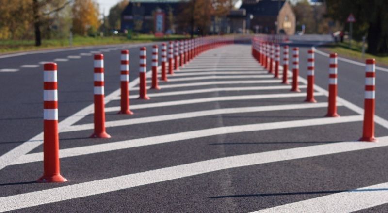 Autovadītājus mulsinošo krustojumu pie Carnikavas LVC aprīkos ar ceļazīmēm un izvietos virziena norādes