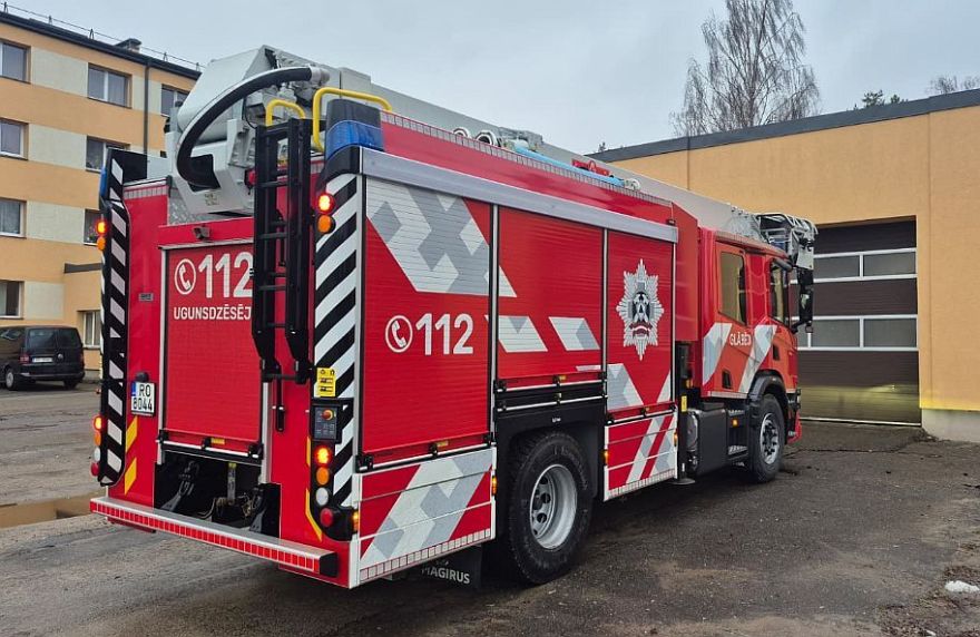 Babītes pagastā mikroautobuss sadūries ar traktoru. Cietušo nav