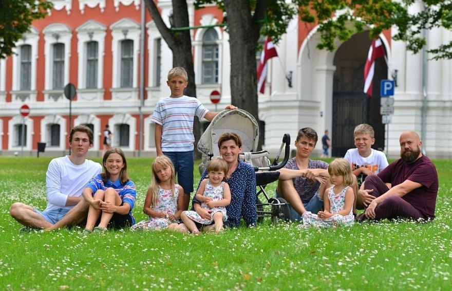 Baiba un Māris Ozoli: Ar katru bērniņu Dievs dod nodrošinājumu it visam