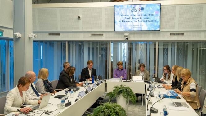 Attēls rakstam: Baltijas Asamblejas balvu literatūrā piešķirs dzejniekam Kārlim Vērdiņam un tulkotājam Valtam Ernštreitam