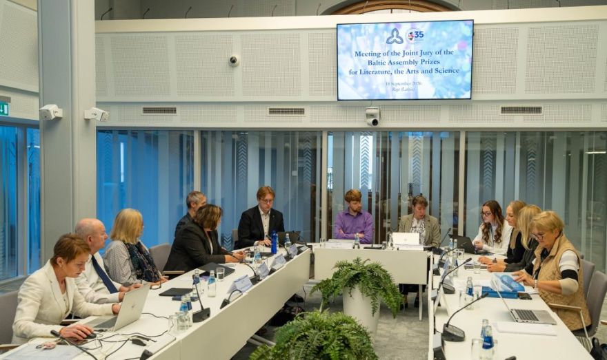 Baltijas Asamblejas balvu literatūrā piešķirs dzejniekam Kārlim Vērdiņam un tulkotājam Valtam Ernštreitam