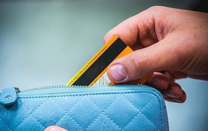 Banka brīdina par krāpniekiem, kuri uzdodas par darba devējiem