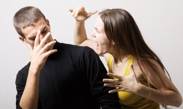 Beidzot panākts, ka varmāku ģimenē varēs izlikt no mājas; jautājums – cik praktiski to izdosies īstenot?