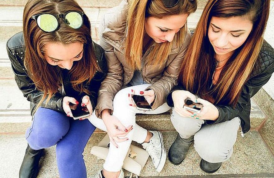 "Beidzot!" vai "Kas būs tālāk?" Telefona aizliegums jau uzkurina kaislības