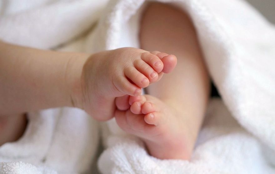 Bērna piedzimšanas pabalstus maksās arī Mārupē mazāk par gadu dzīvojošajiem