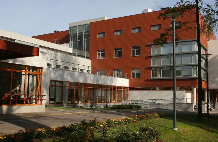 Bērnu slimnīca izstrādājusi rekomendācijas ārstiem un vecākiem bērnu uzraudzībai pēc pārslimota Covid-19