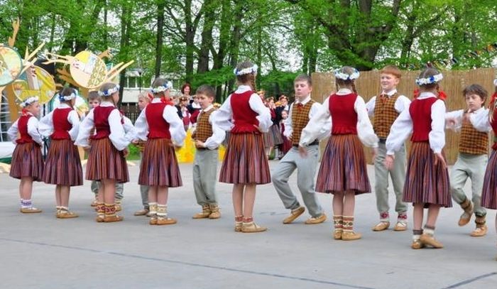 Bērnu un jauniešu deju festivāls Carnikavā