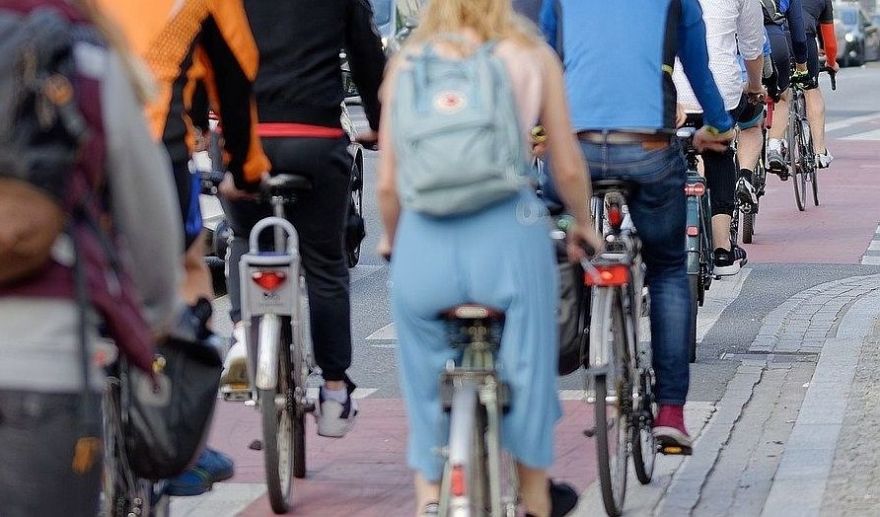 Bez maksas iegūt velosipēda vadītāja apliecību varēs tikai nepilngadīgas personas