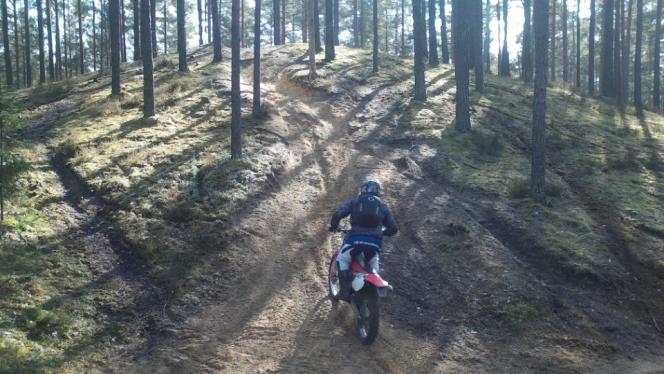 Attēls rakstam: Bezceļu braucēji brīvdienās postījuši kāpu pie Silakroga