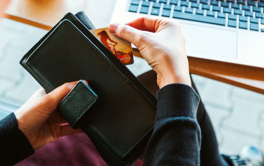 Bezskaidrās naudas maksājumu īpatsvars Latvijā sasniedzis vēsturiski augstāko līmeni